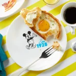 ⁦צלחת מנה ראשונה כחולה 21.5 ס"מ Mickey קורל⁩ – תמונה ⁦6⁩